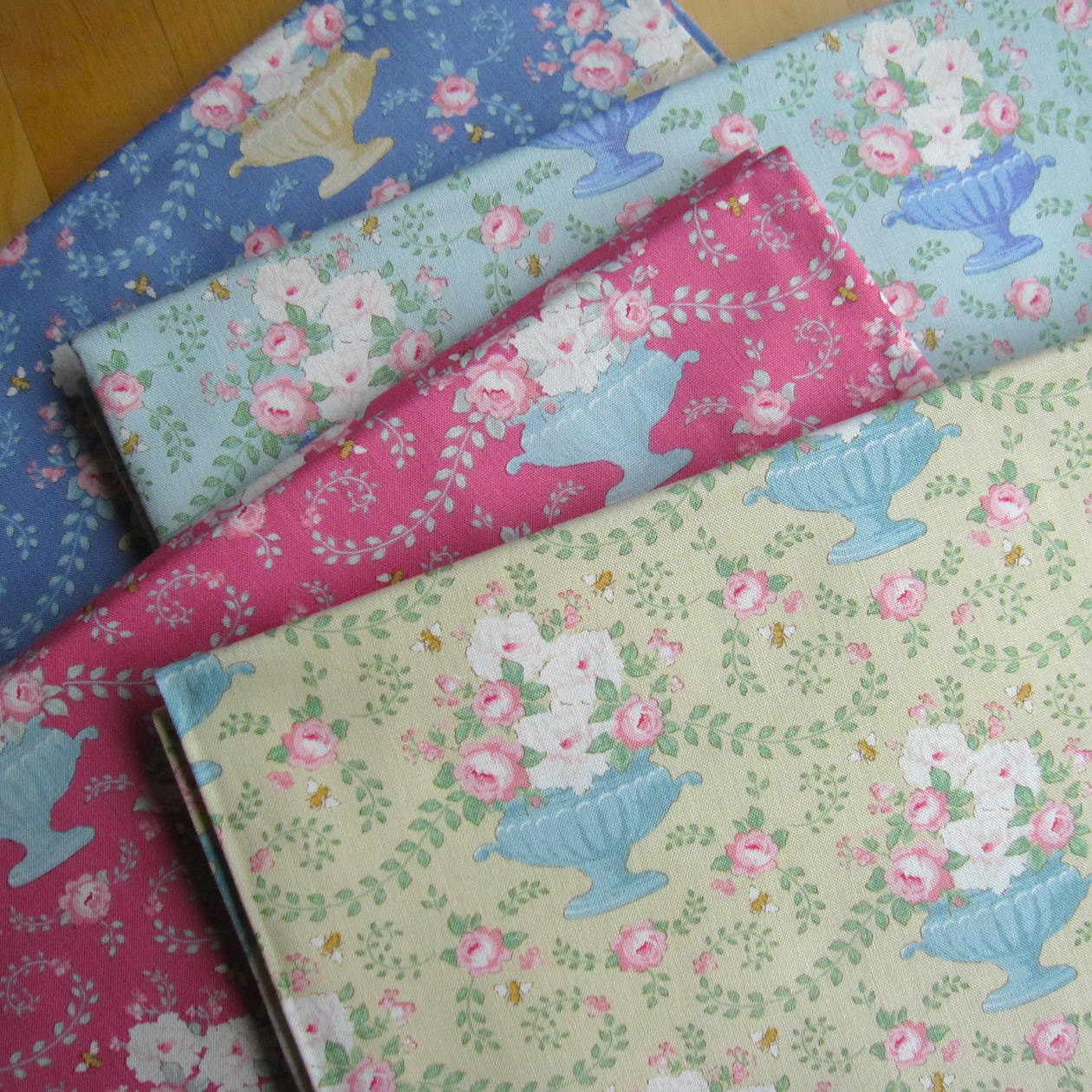 Happy Campers : Flowerbees (4色展開)