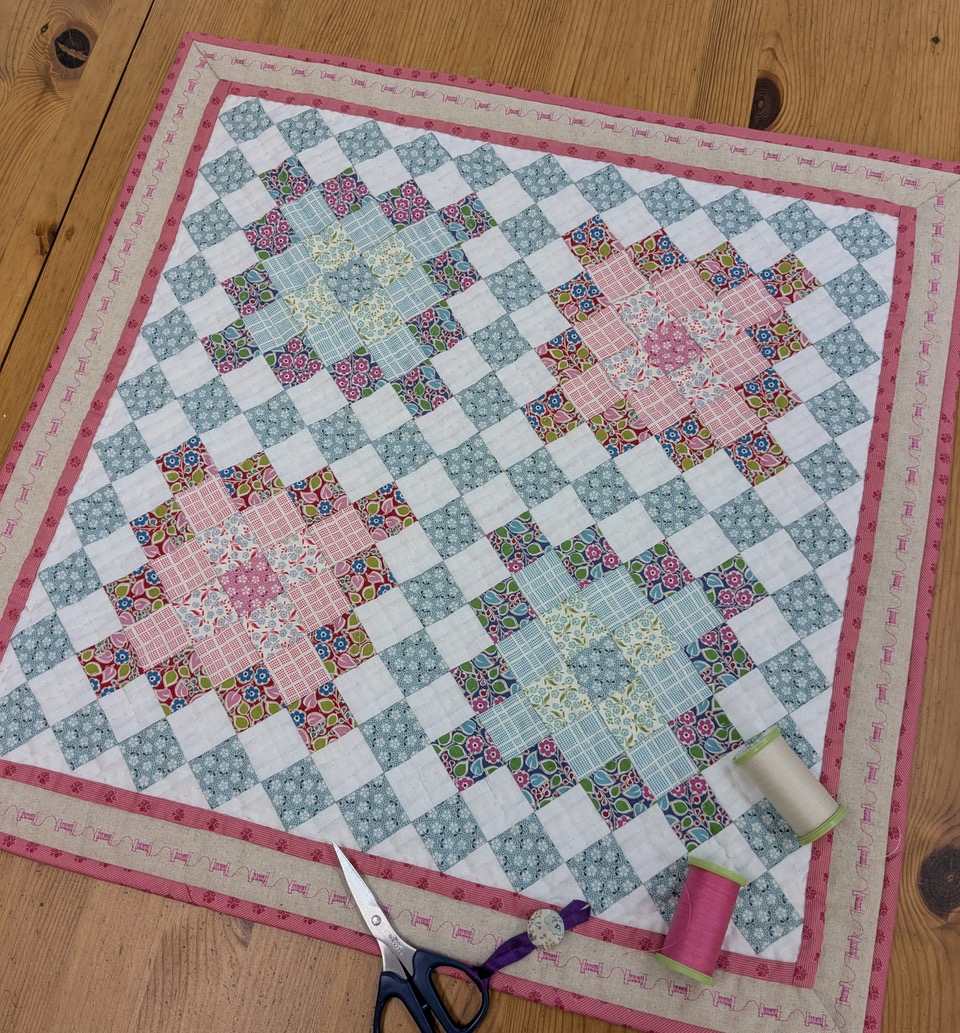 Tilda - ポステージスタンプの タペストリー - キット 【難易度:★★★】