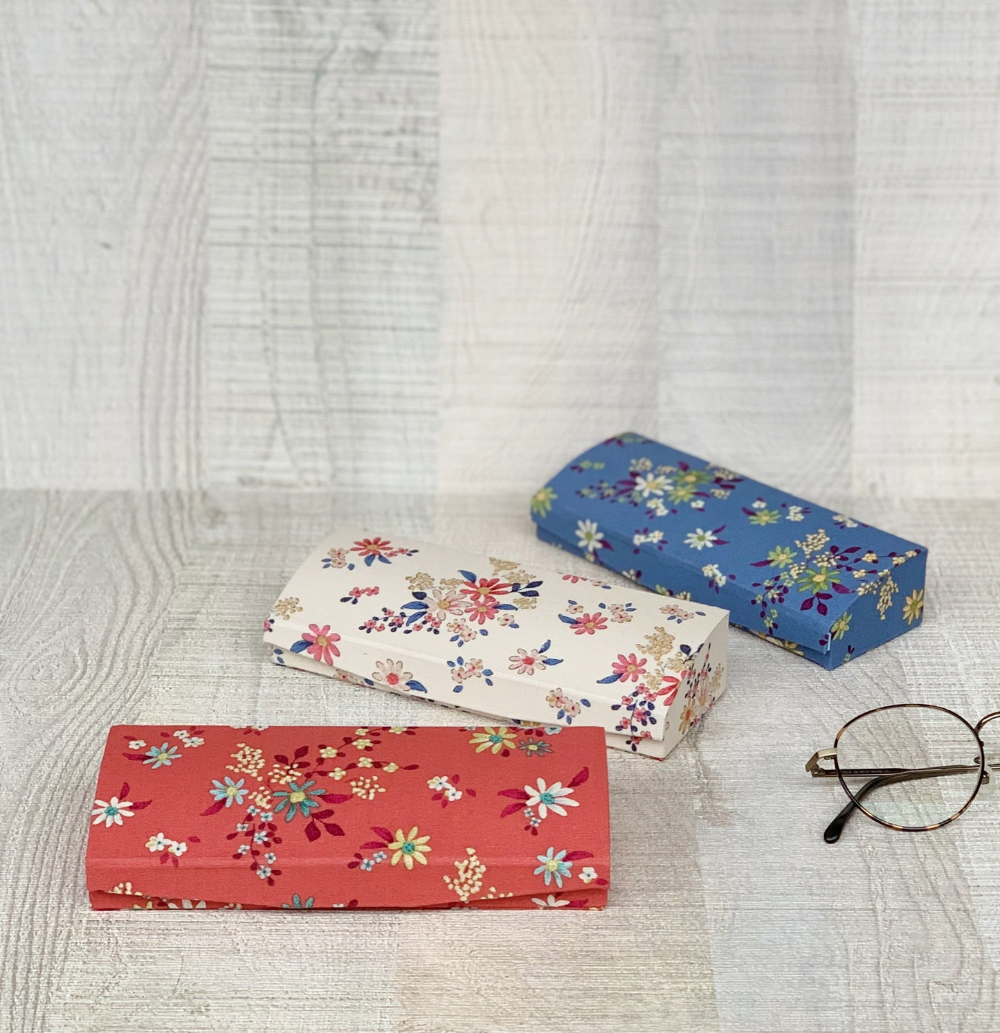 Coffret étui à lunettes fin et viennoiseries