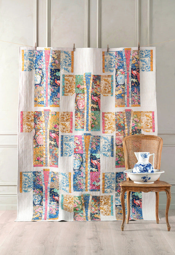 Chic Escape: Flowervase (4 colors available)
